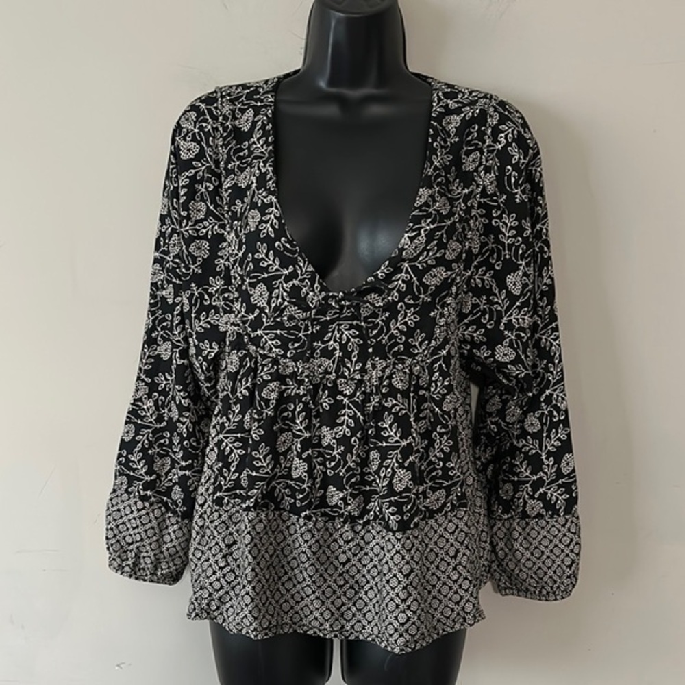 Lucky Brand Black and White Ruched peasant Blouse with Relaxed Fit XL